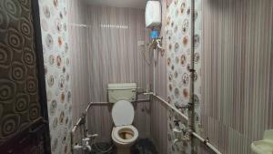 Ένα μπάνιο στο HOTEL O METRO STAY