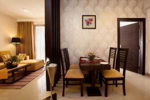 Posezení v ubytování Golden Tulip Bhiwadi