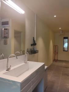 Ένα μπάνιο στο JAM's HOSTEL +17 φωτογραφίες