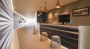 TV a/nebo společenská místnost v ubytování Pakchong Center Poshtel