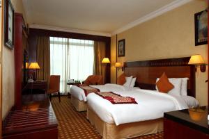 Postel nebo postele na pokoji v ubytování Ramada Riyadh Hotel + 57 fotografií