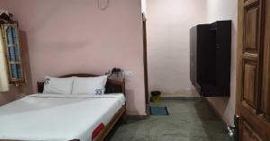 Ένα ή περισσότερα κρεβάτια σε δωμάτιο στο POP 84129A Kk Residency +16 φωτογραφίες