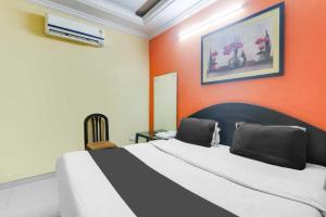 Ένα ή περισσότερα κρεβάτια σε δωμάτιο στο Hotel Pal Awadh