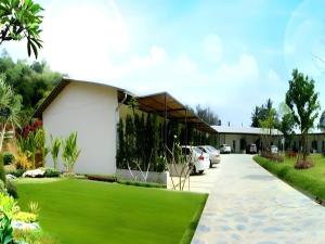 Zahrada ubytování Mittraphap Resort + 171 fotografií