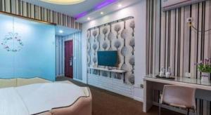 Una televisión o centro de entretenimiento en Zhaoxiangju Boutique Hotel Changshui Branch 152 fotos más