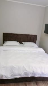 Postel nebo postele na pokoji v ubytování Махаббат