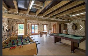 Τραπέζι μπιλιάρδου στο Gîte Vergnelibert