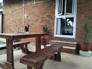 Φωτογραφία από το άλμπουμ του The Mad Hatter Ensuite Cottage σε Empangeni