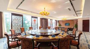 a large dining room with a table and chairs at Yichang Three Gorges Project Hotel in Yichang