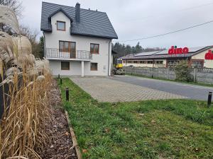 Tòa nhà nơi chỗ nghỉ nhà dân tọa lạc