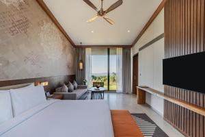 Телевизор и/или развлекательный центр в Vandhara Sarovar Premiere Jim Corbett Patkote