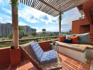 Posezení v ubytování Hua Hin Beach Front Condo - Med style Suite Room