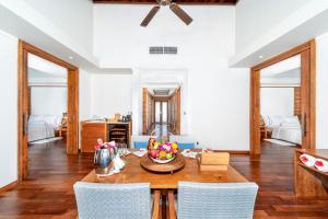 Un lugar para sentarse en Hideaway Beach Resort & Spa - FREE SHARED CHARTER FLIGHT for two on stays of 7 or more nights from September 2025 until 23rd December 2026