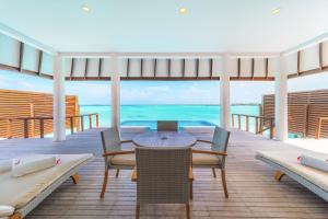 Una cama o camas en una habitación de Hideaway Beach Resort & Spa - FREE SHARED CHARTER FLIGHT for two on stays of 7 or more nights from September 2025 until 23rd December 2026