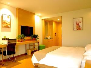 Μια τηλεόραση ή/και κέντρο ψυχαγωγίας στο GreenTree Inn Yangzhou East Passenger Station He Garden