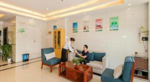 Un lugar para sentarse en GreenTree Inn Qufu High Speed Railway Station