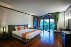Postel nebo postele na pokoji v ubytování khaoyai lumtakong hotel