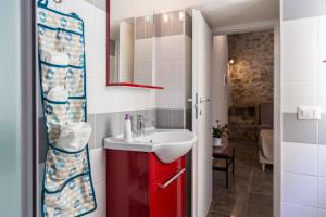 A bathroom at Antico Mercato