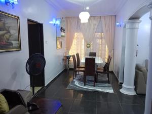 a dining room with a table and chairs at Reme's APARTMENT in Mama +13 photos