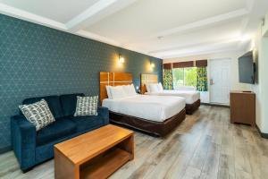 Postel nebo postele na pokoji v ubytování Quality Inn & Suites