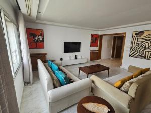 TV a/nebo společenská místnost v ubytování Apartment 190 m2 Lake 2