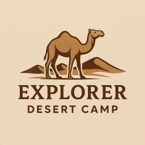 Un camello parado en un campamento en el desierto. en EXPIORER Desert Camp, en Al Raka