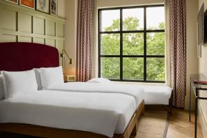 Ένα ή περισσότερα κρεβάτια σε δωμάτιο στο The Hoxton, Southwark