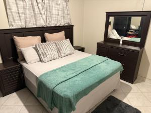 Giường trong phòng chung tại Namasiku's Self Catering