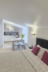 Η κουζίνα ή μικρή κουζίνα στο Tukums apartments