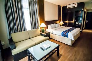 Postel nebo postele na pokoji v ubytování KK Times Square Hotel + 20 fotografií