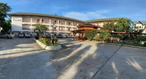 Tòa nhà nơi khách sạn tọa lạc