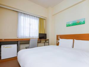 Una cama o camas en una habitación de Comfort Inn Shiojiri Kita Inter