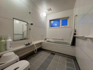 Ένα μπάνιο στο 旅館おぎた