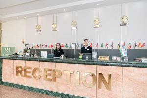 Ο χώρος του λόμπι ή της ρεσεψιόν στο Sayohat Hotel