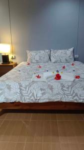 Giường trong phòng chung tại Friend Guesthouse , Kho Lanta