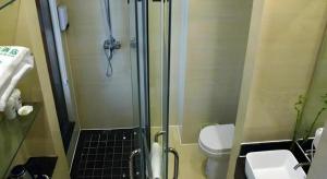 Ένα μπάνιο στο GreenTree Inn Linyi Bus Station +32 φωτογραφίες