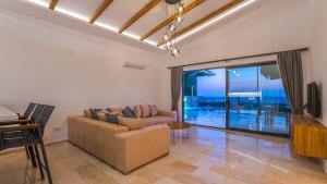 Et tv og/eller underholdning på Conservative Villa in Nature - Uzumlu, Kalkan