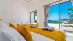 En eller flere senge i et værelse på Conservative Villa in Nature - Uzumlu, Kalkan + 53 billeder