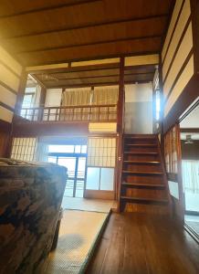 Φωτογραφία από το άλμπουμ του 貸切一軒家 古民家レッドジャスパー 海と山に囲まれた宿 最大13名 σε Sado