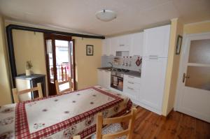 A kitchen or kitchenette at Sabrina Fantasia
