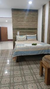 Giường trong phòng chung tại Friend Guesthouse , Kho Lanta +43 ảnh