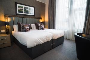 Ένα ή περισσότερα κρεβάτια σε δωμάτιο στο Number 10 Hotel