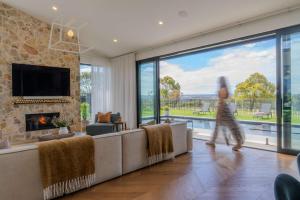 Μια τηλεόραση ή/και κέντρο ψυχαγωγίας στο Goldfields Estate