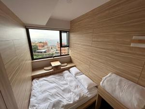 Ένα ή περισσότερα κρεβάτια σε δωμάτιο στο Jiufen Mountain Stay