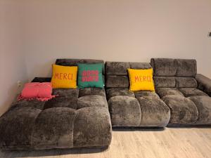 Khu vực ghế ngồi tại The Red door home