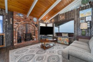 Μια τηλεόραση ή/και κέντρο ψυχαγωγίας στο La Playa