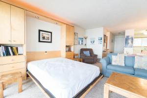 Χώρος καθιστικού στο Pacific Sands Resort 18