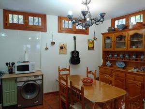 Η κουζίνα ή μικρή κουζίνα στο Casa Rural La Argentina +21 φωτογραφίες