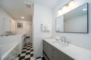 Ένα μπάνιο στο Sea Lion Crossing +15 φωτογραφίες