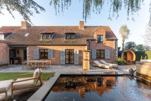 ブランケンベルヘにあるMaison 42のプール付きの家